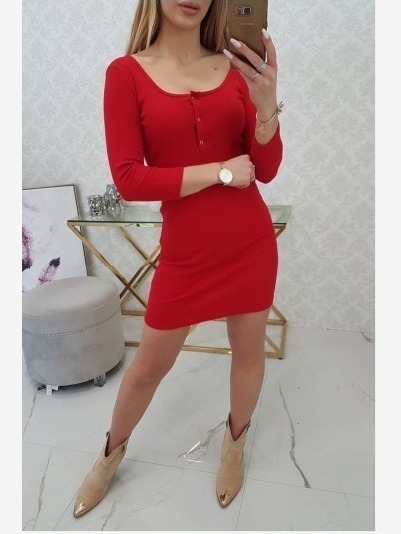Šaty s výstrihom červená
