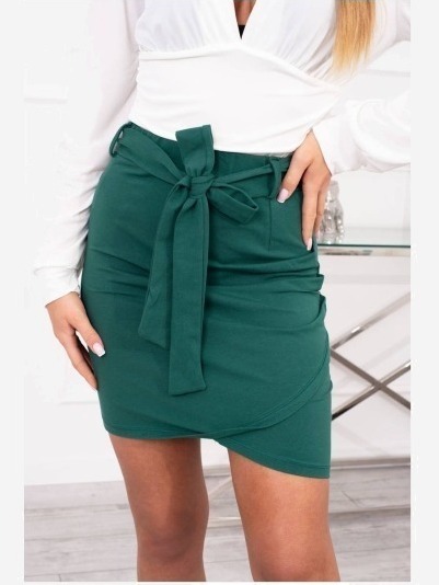 Zavinutá sukňa viazaná v páse zelená